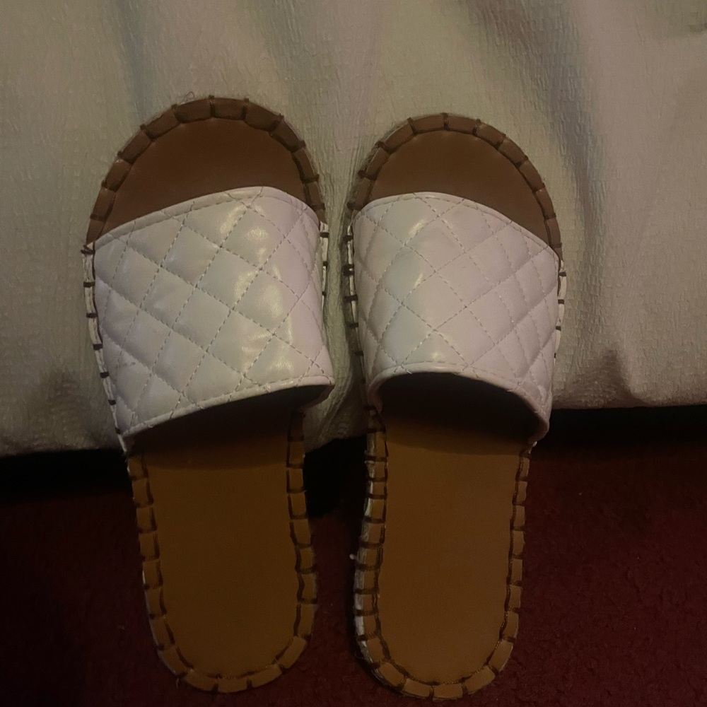 flat sandals - Picture 2 of 3